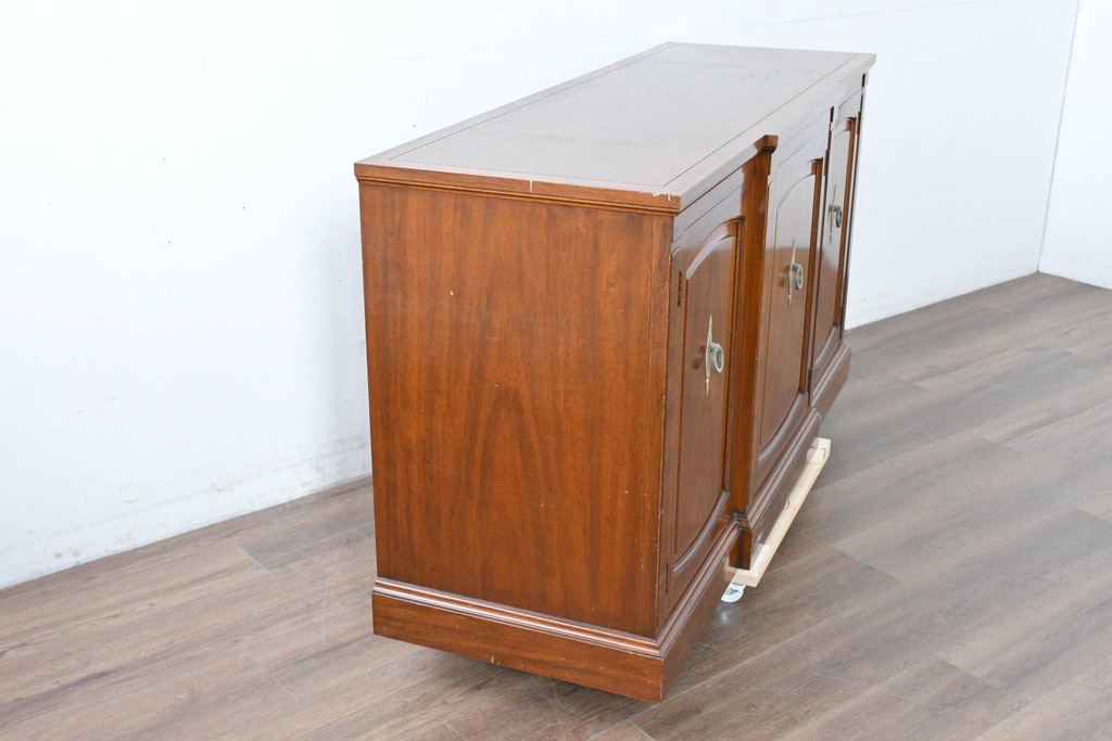 中古　DREXEL HERITAGE JAPAN(ドレクセルヘリテイジジャパン)　Triune(トライユン)　マホガニー材　クラシカルなサイドボード　(R-087038)