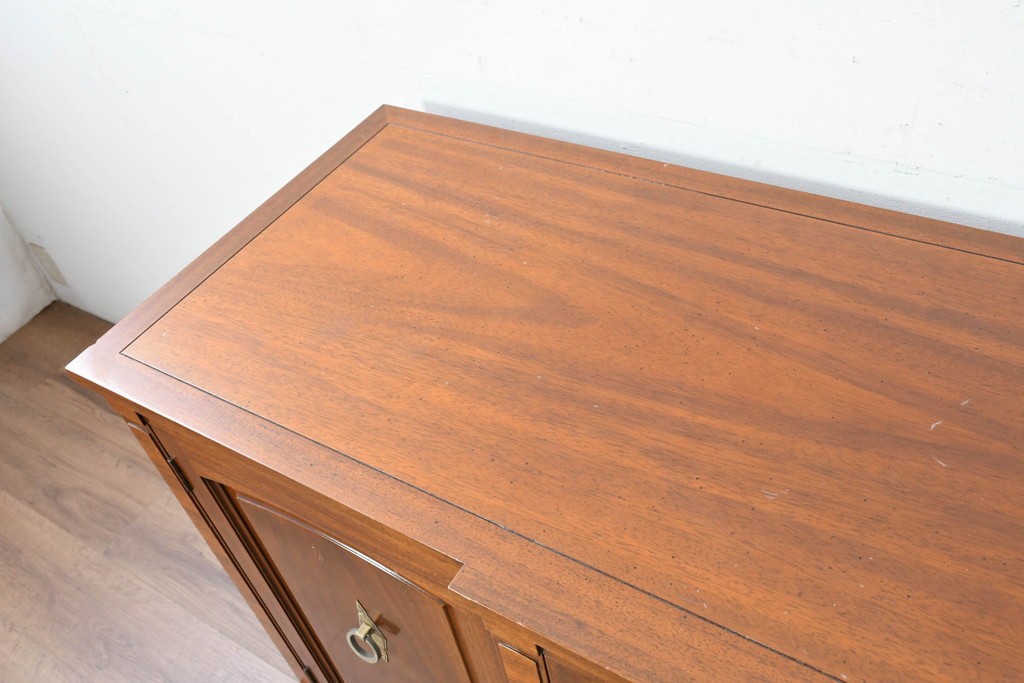 中古　DREXEL HERITAGE JAPAN(ドレクセルヘリテイジジャパン)　Triune(トライユン)　マホガニー材　クラシカルなサイドボード　(R-087038)