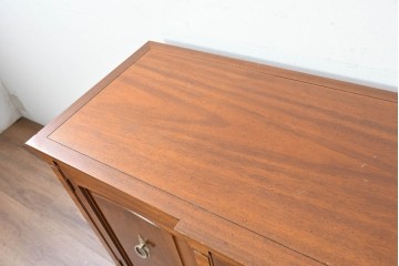 中古　DREXEL HERITAGE JAPAN(ドレクセルヘリテイジジャパン)　Triune(トライユン)　マホガニー材　クラシカルなサイドボード　(R-087038)