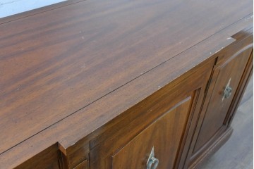 中古　DREXEL HERITAGE JAPAN(ドレクセルヘリテイジジャパン)　Triune(トライユン)　マホガニー材　クラシカルなサイドボード　(R-087038)