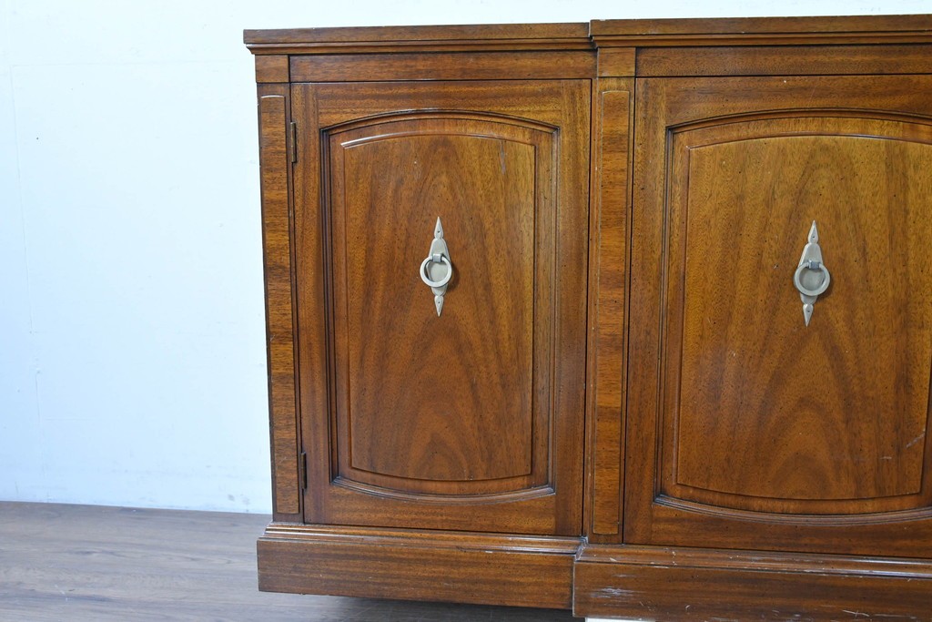 中古　DREXEL HERITAGE JAPAN(ドレクセルヘリテイジジャパン)　Triune(トライユン)　マホガニー材　クラシカルなサイドボード　(R-087038)