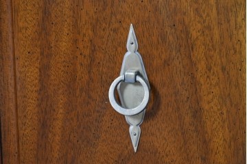 中古　DREXEL HERITAGE JAPAN(ドレクセルヘリテイジジャパン)　Triune(トライユン)　マホガニー材　クラシカルなサイドボード　(R-087038)