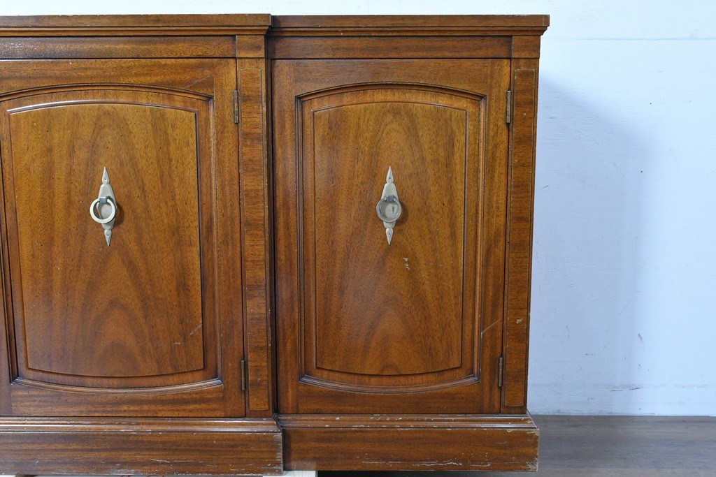 中古　DREXEL HERITAGE JAPAN(ドレクセルヘリテイジジャパン)　Triune(トライユン)　マホガニー材　クラシカルなサイドボード　(R-087038)