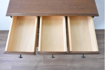 中古　美品　横浜クラシック家具 ダニエル(Daniel)　特注モデル　オーク材　収納力たっぷりのチェスト　(R-087039)