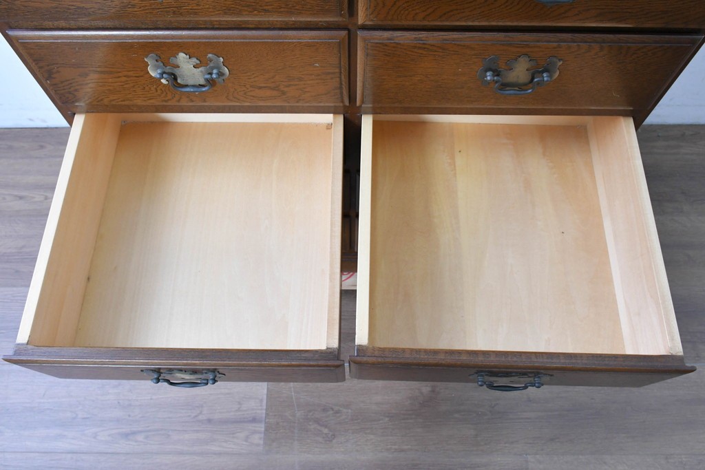 中古　美品　横浜クラシック家具 ダニエル(Daniel)　特注モデル　オーク材　収納力たっぷりのチェスト　(R-087039)