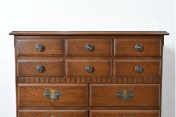 中古　美品　横浜クラシック家具 ダニエル(Daniel)　特注モデル　オーク材　収納力たっぷりのチェスト　(R-087039)