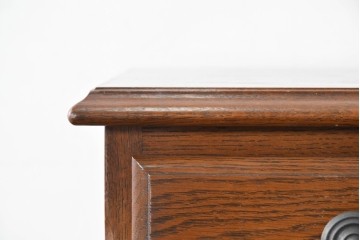 中古　美品　横浜クラシック家具 ダニエル(Daniel)　特注モデル　オーク材　収納力たっぷりのチェスト　(R-087039)