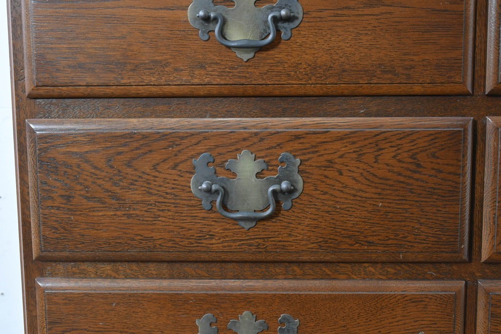 中古　美品　横浜クラシック家具 ダニエル(Daniel)　特注モデル　オーク材　収納力たっぷりのチェスト　(R-087039)