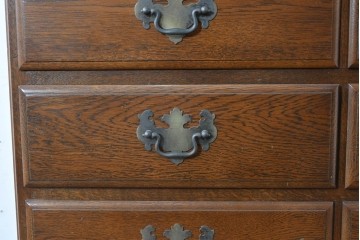 中古　美品　横浜クラシック家具 ダニエル(Daniel)　特注モデル　オーク材　収納力たっぷりのチェスト　(R-087039)