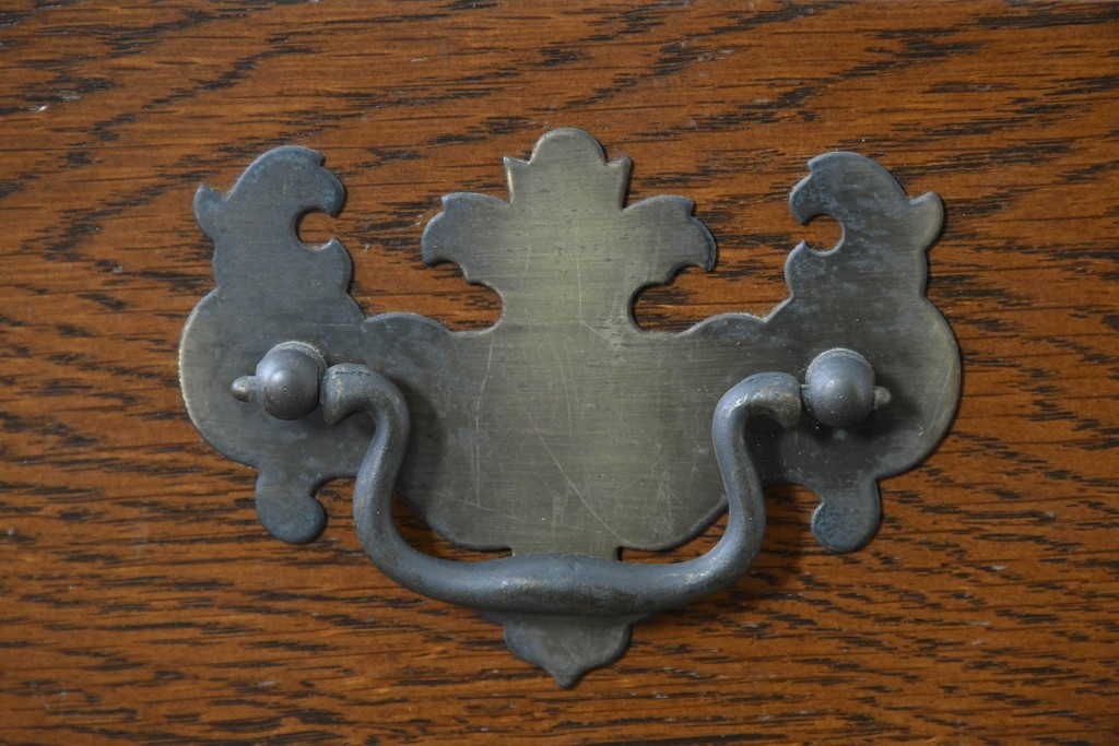 中古　美品　横浜クラシック家具 ダニエル(Daniel)　特注モデル　オーク材　収納力たっぷりのチェスト　(R-087039)