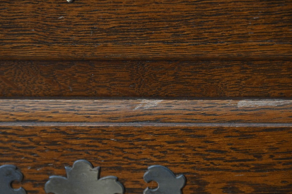 中古　美品　横浜クラシック家具 ダニエル(Daniel)　特注モデル　オーク材　収納力たっぷりのチェスト　(R-087039)