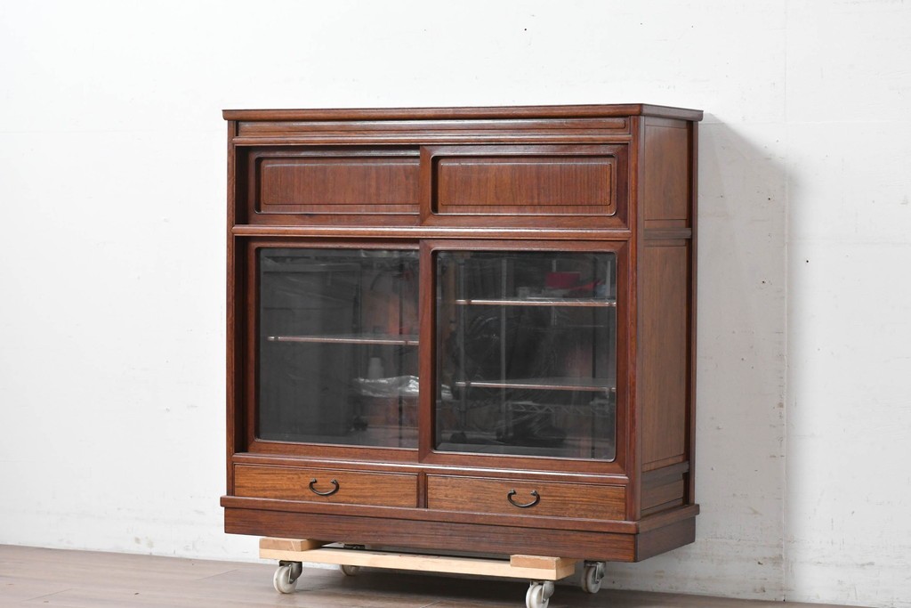 中古　高級品　伊勢丹デパート取り扱い品　指物工芸家具　花梨(カリン)材　職人手作りの小ぶりな茶箪笥　定価約36万円　(R-087040)