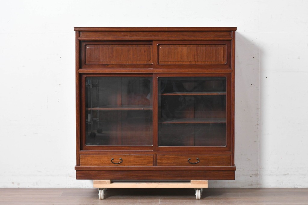 中古　高級品　伊勢丹デパート取り扱い品　指物工芸家具　花梨(カリン)材　職人手作りの小ぶりな茶箪笥　定価約36万円　(R-087040)