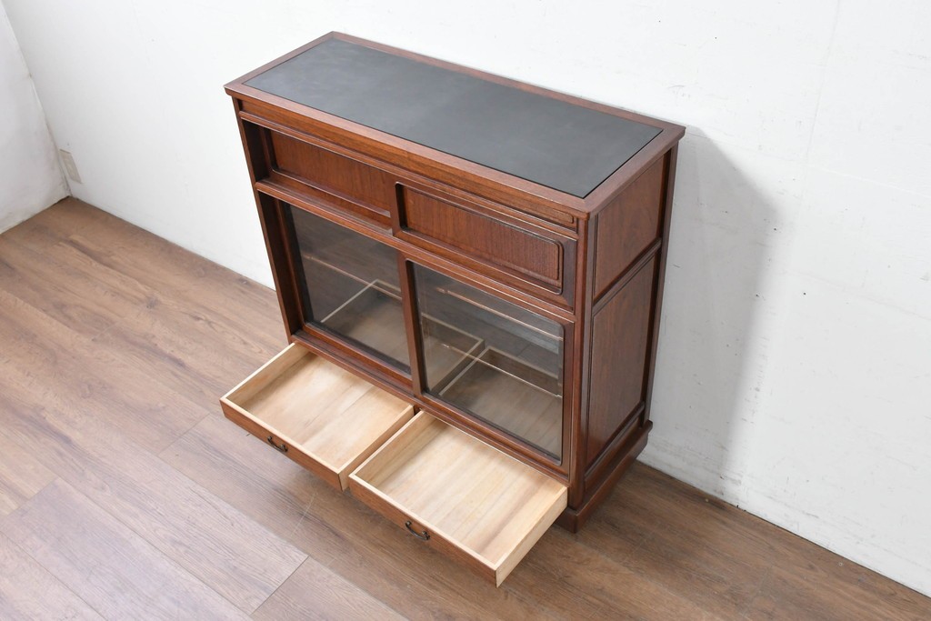 中古　高級品　伊勢丹デパート取り扱い品　指物工芸家具　花梨(カリン)材　職人手作りの小ぶりな茶箪笥　定価約36万円　(R-087040)