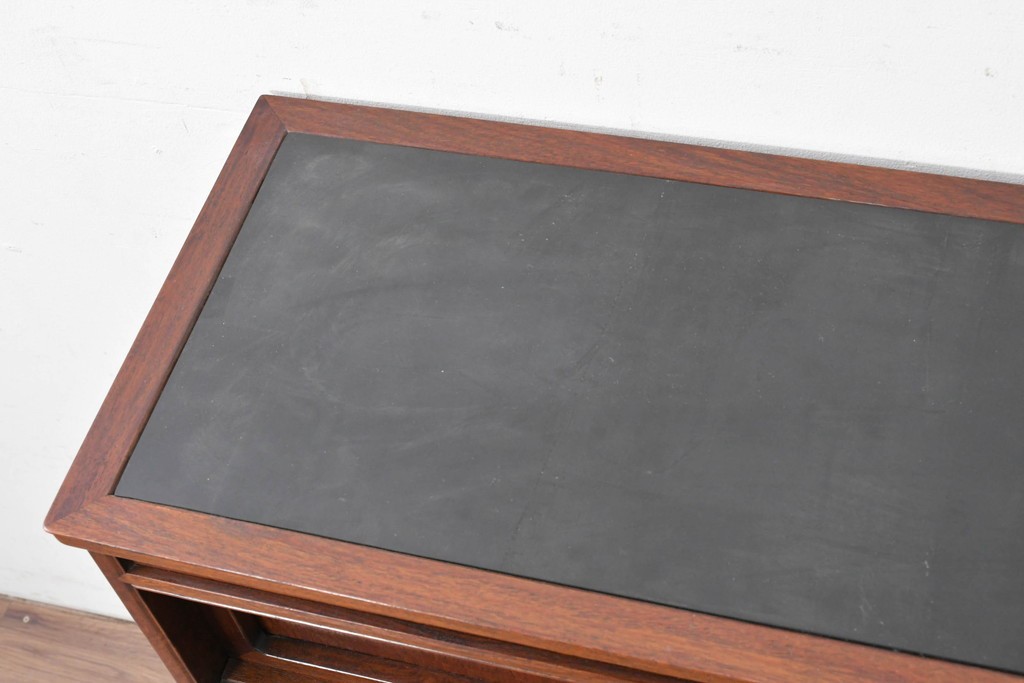 中古　高級品　伊勢丹デパート取り扱い品　指物工芸家具　花梨(カリン)材　職人手作りの小ぶりな茶箪笥　定価約36万円　(R-087040)