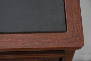 中古　高級品　伊勢丹デパート取り扱い品　指物工芸家具　花梨(カリン)材　職人手作りの小ぶりな茶箪笥　定価約36万円　(R-087040)