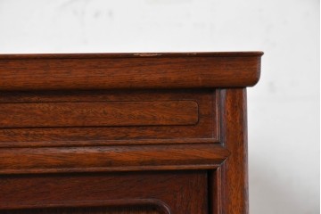 中古　高級品　伊勢丹デパート取り扱い品　指物工芸家具　花梨(カリン)材　職人手作りの小ぶりな茶箪笥　定価約36万円　(R-087040)