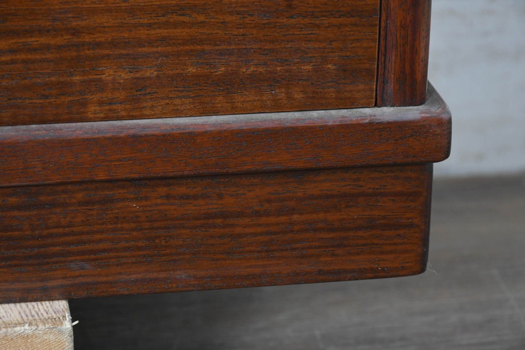 中古　高級品　伊勢丹デパート取り扱い品　指物工芸家具　花梨(カリン)材　職人手作りの小ぶりな茶箪笥　定価約36万円　(R-087040)