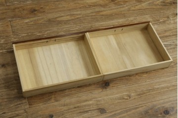 中古　高級品　伊勢丹デパート取り扱い品　指物工芸家具　花梨(カリン)材　職人手作りの小ぶりな茶箪笥　定価約36万円　(R-087040)
