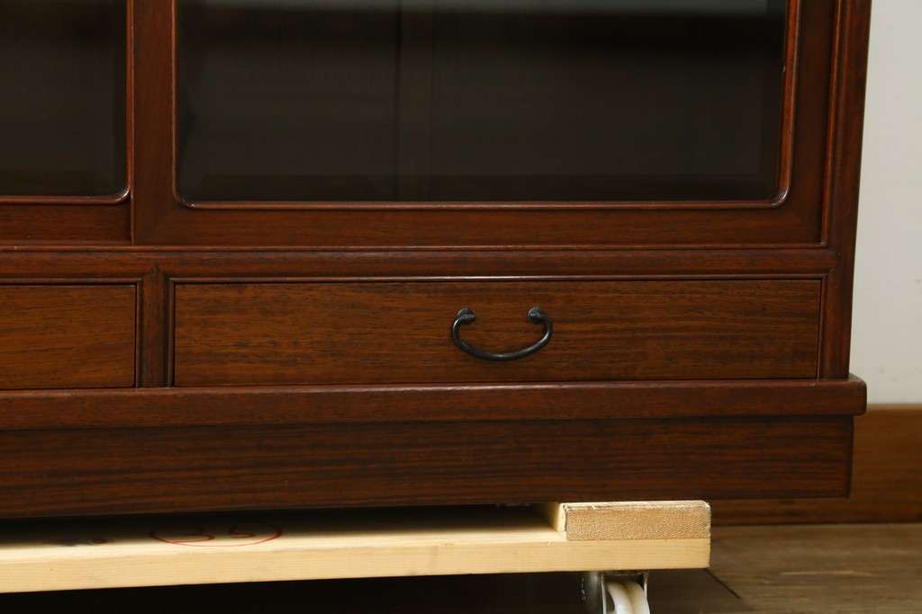 中古　高級品　伊勢丹デパート取り扱い品　指物工芸家具　花梨(カリン)材　職人手作りの小ぶりな茶箪笥　定価約36万円　(R-087040)