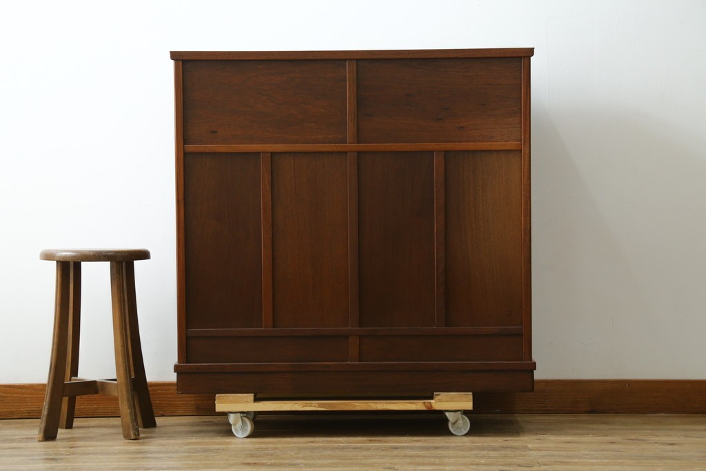 中古　高級品　伊勢丹デパート取り扱い品　指物工芸家具　花梨(カリン)材　職人手作りの小ぶりな茶箪笥　定価約36万円　(R-087040)