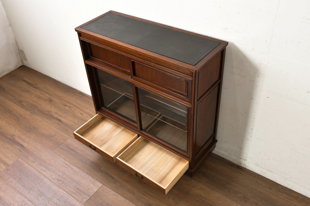 中古　高級品　伊勢丹デパート取り扱い品　指物工芸家具　花梨(カリン)材　職人手作りの小ぶりな茶箪笥　定価約36万円　(R-087040)