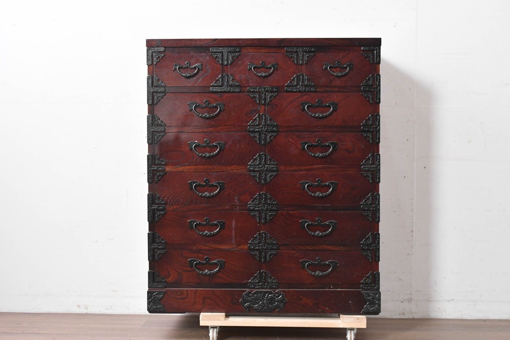 中古　美品　特注モデル　岩谷堂箪笥　重厚感あふれる引き出し13杯の整理箪笥　(R-087041)