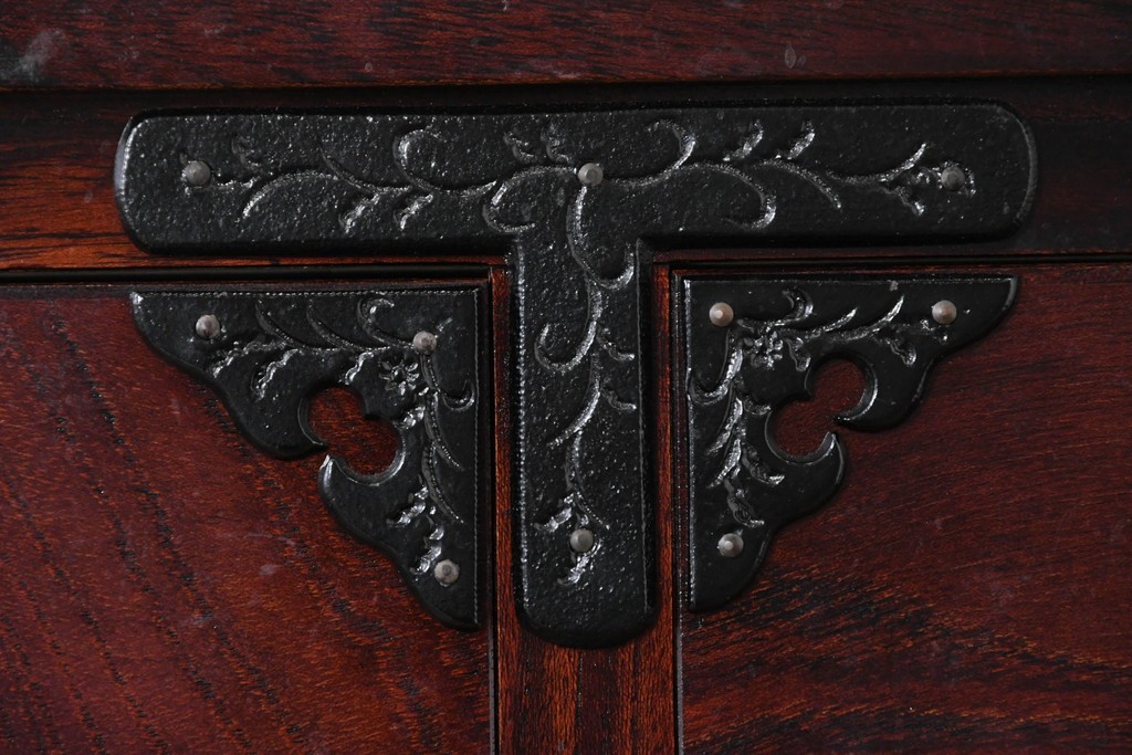 中古　美品　特注モデル　岩谷堂箪笥　重厚感あふれる引き出し13杯の整理箪笥　(R-087041)