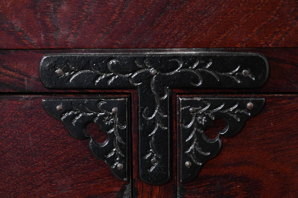 中古　美品　特注モデル　岩谷堂箪笥　重厚感あふれる引き出し13杯の整理箪笥　(R-087041)