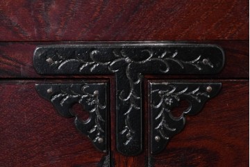 中古　美品　特注モデル　岩谷堂箪笥　重厚感あふれる引き出し13杯の整理箪笥　(R-087041)