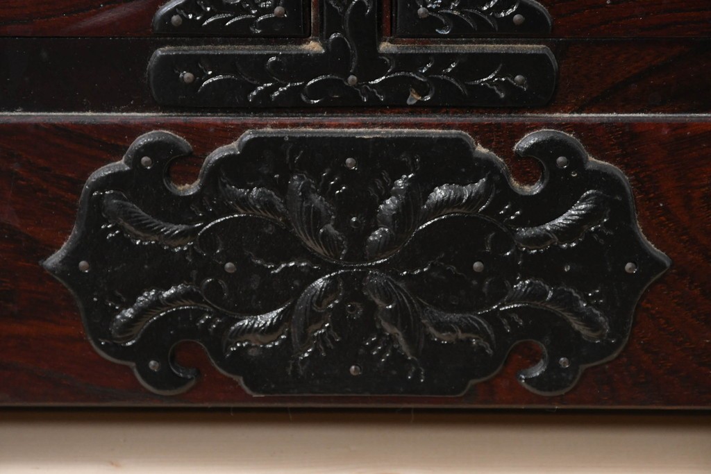 中古　美品　特注モデル　岩谷堂箪笥　重厚感あふれる引き出し13杯の整理箪笥　(R-087041)