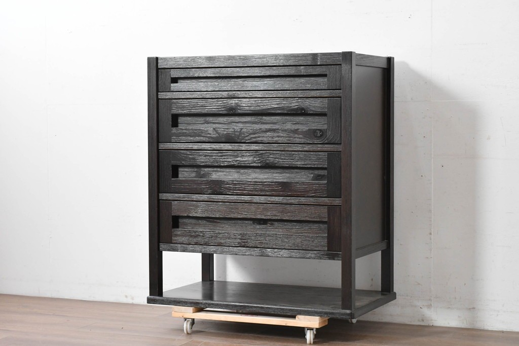 中古　美品　高級品　国産工芸家具　現代和具　NOBUYA MATSUOKA　松岡漆工　浮造り加工の和モダンなチェスト　定価約48万円　(R-087042)