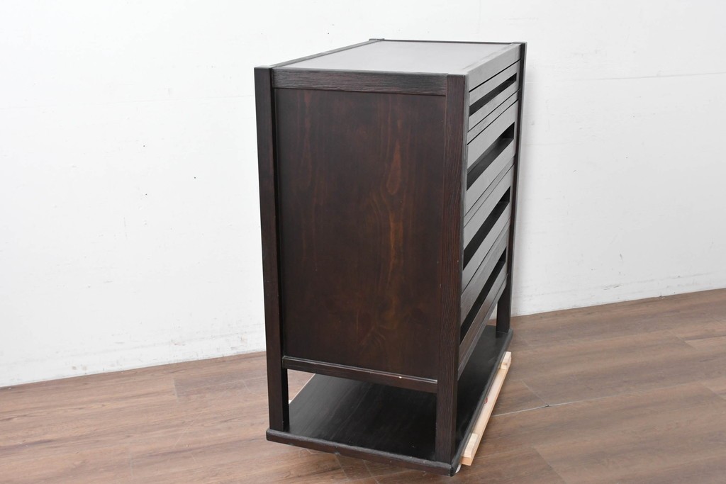 中古　美品　高級品　国産工芸家具　現代和具　NOBUYA MATSUOKA　松岡漆工　浮造り加工の和モダンなチェスト　定価約48万円　(R-087042)