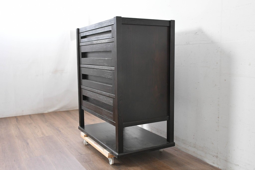 中古　美品　高級品　国産工芸家具　現代和具　NOBUYA MATSUOKA　松岡漆工　浮造り加工の和モダンなチェスト　定価約48万円　(R-087042)