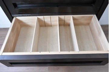 中古　美品　高級品　国産工芸家具　現代和具　NOBUYA MATSUOKA　松岡漆工　浮造り加工の和モダンなチェスト　定価約48万円　(R-087042)