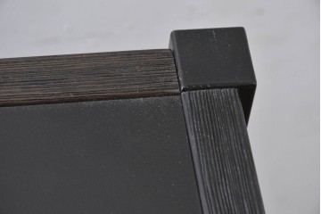 中古　美品　高級品　国産工芸家具　現代和具　NOBUYA MATSUOKA　松岡漆工　浮造り加工の和モダンなチェスト　定価約48万円　(R-087042)