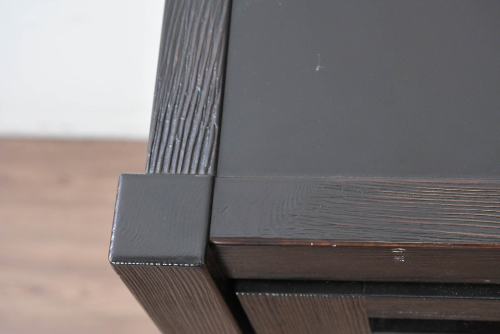 中古　美品　高級品　国産工芸家具　現代和具　NOBUYA MATSUOKA　松岡漆工　浮造り加工の和モダンなチェスト　定価約48万円　(R-087042)