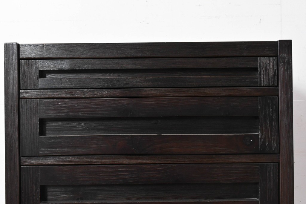 中古　美品　高級品　国産工芸家具　現代和具　NOBUYA MATSUOKA　松岡漆工　浮造り加工の和モダンなチェスト　定価約48万円　(R-087042)