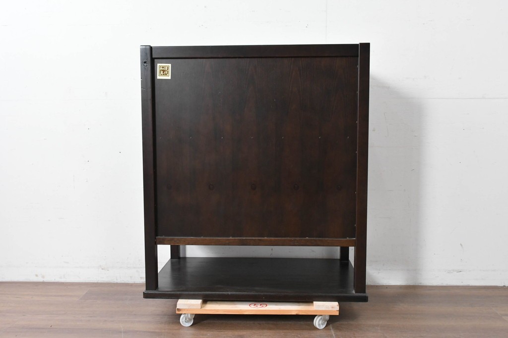 中古　美品　高級品　国産工芸家具　現代和具　NOBUYA MATSUOKA　松岡漆工　浮造り加工の和モダンなチェスト　定価約48万円　(R-087042)