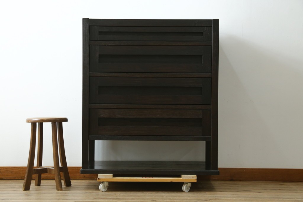 中古　美品　高級品　国産工芸家具　現代和具　NOBUYA MATSUOKA　松岡漆工　浮造り加工の和モダンなチェスト　定価約48万円　(R-087042)