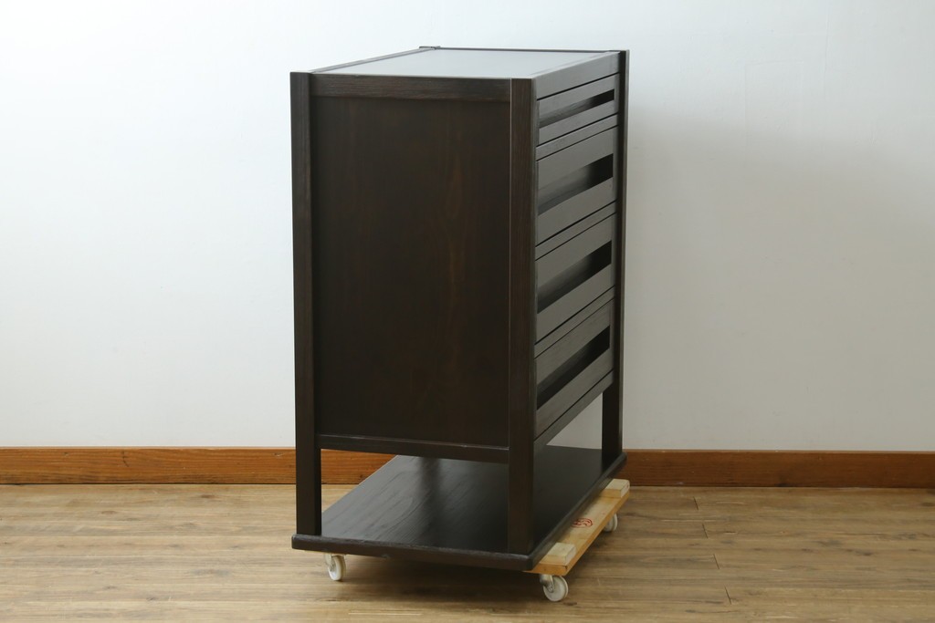 中古　美品　高級品　国産工芸家具　現代和具　NOBUYA MATSUOKA　松岡漆工　浮造り加工の和モダンなチェスト　定価約48万円　(R-087042)