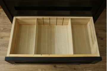 中古　美品　高級品　国産工芸家具　現代和具　NOBUYA MATSUOKA　松岡漆工　浮造り加工の和モダンなチェスト　定価約48万円　(R-087042)