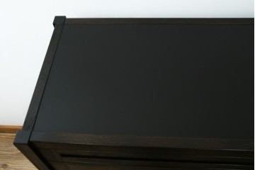 中古　美品　高級品　国産工芸家具　現代和具　NOBUYA MATSUOKA　松岡漆工　浮造り加工の和モダンなチェスト　定価約48万円　(R-087042)