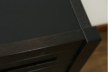 中古　美品　高級品　国産工芸家具　現代和具　NOBUYA MATSUOKA　松岡漆工　浮造り加工の和モダンなチェスト　定価約48万円　(R-087042)