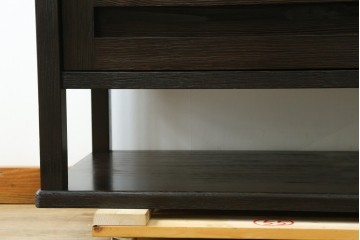 中古　美品　高級品　国産工芸家具　現代和具　NOBUYA MATSUOKA　松岡漆工　浮造り加工の和モダンなチェスト　定価約48万円　(R-087042)