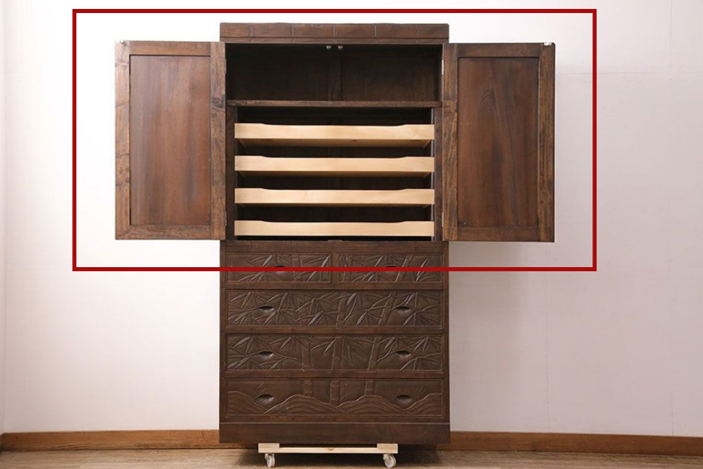 《天板・台輪取り付け加工費込み》中古　伝統工芸　軽井沢彫り　竹彫刻が印象的な着物箪笥　(R-087045)