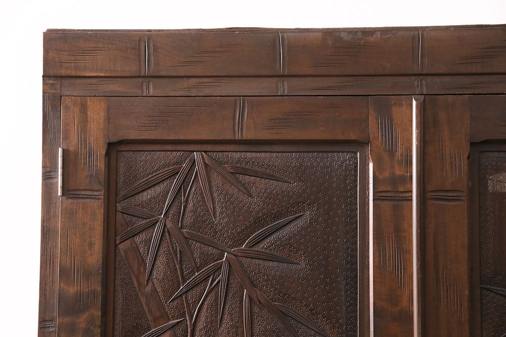 《天板・台輪取り付け加工費込み》中古　伝統工芸　軽井沢彫り　竹彫刻が印象的な着物箪笥　(R-087045)