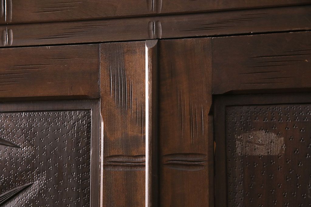 《天板・台輪取り付け加工費込み》中古　伝統工芸　軽井沢彫り　竹彫刻が印象的な着物箪笥　(R-087045)