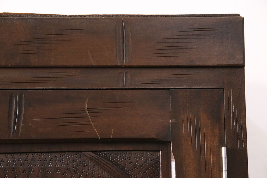 《天板・台輪取り付け加工費込み》中古　伝統工芸　軽井沢彫り　竹彫刻が印象的な着物箪笥　(R-087045)