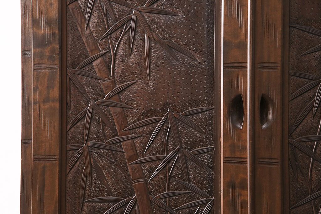 《天板・台輪取り付け加工費込み》中古　伝統工芸　軽井沢彫り　竹彫刻が印象的な着物箪笥　(R-087045)